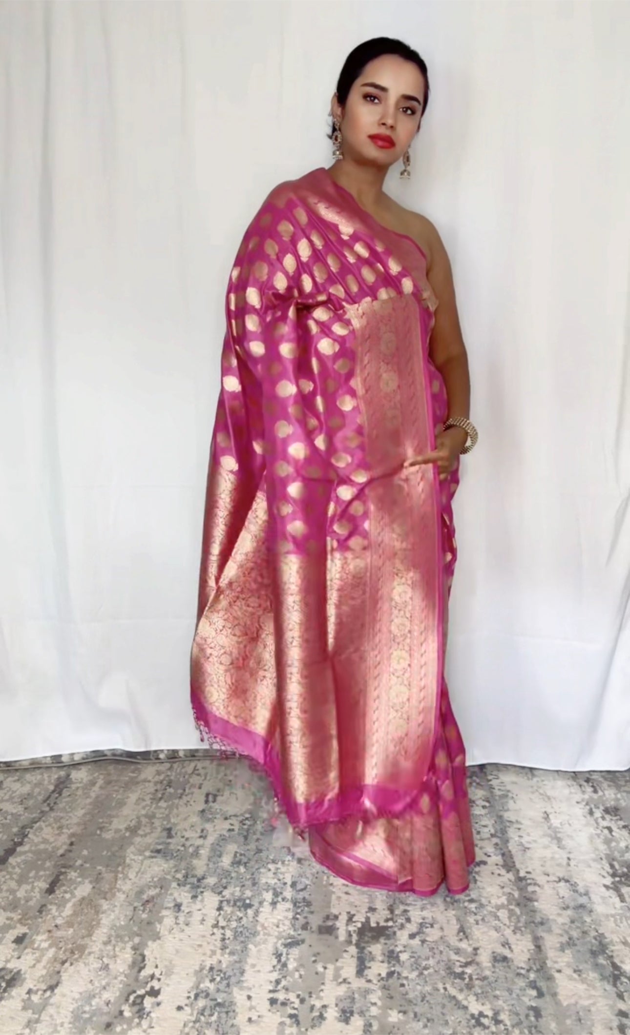 Exquisite  Handwoven Katan Silk Saree with Gold Zari Silk Mark Saree with blouse fabric - Dual tone - pinkish purple