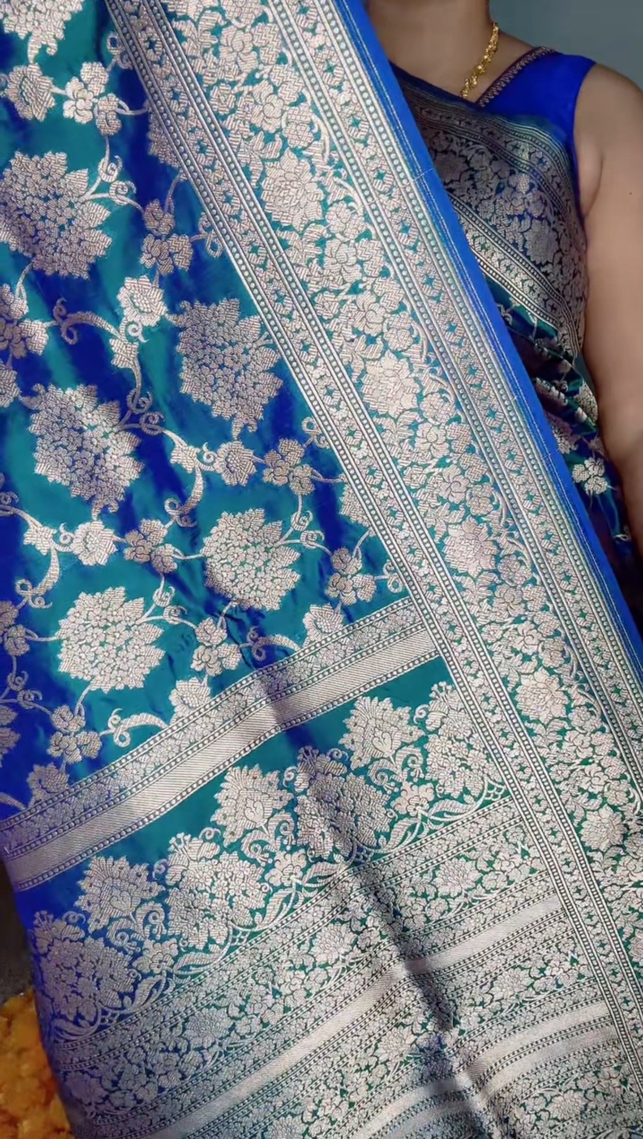 Pure Banarasi Katan Jangla Dual Shade Silk Saree - Peacock Blue