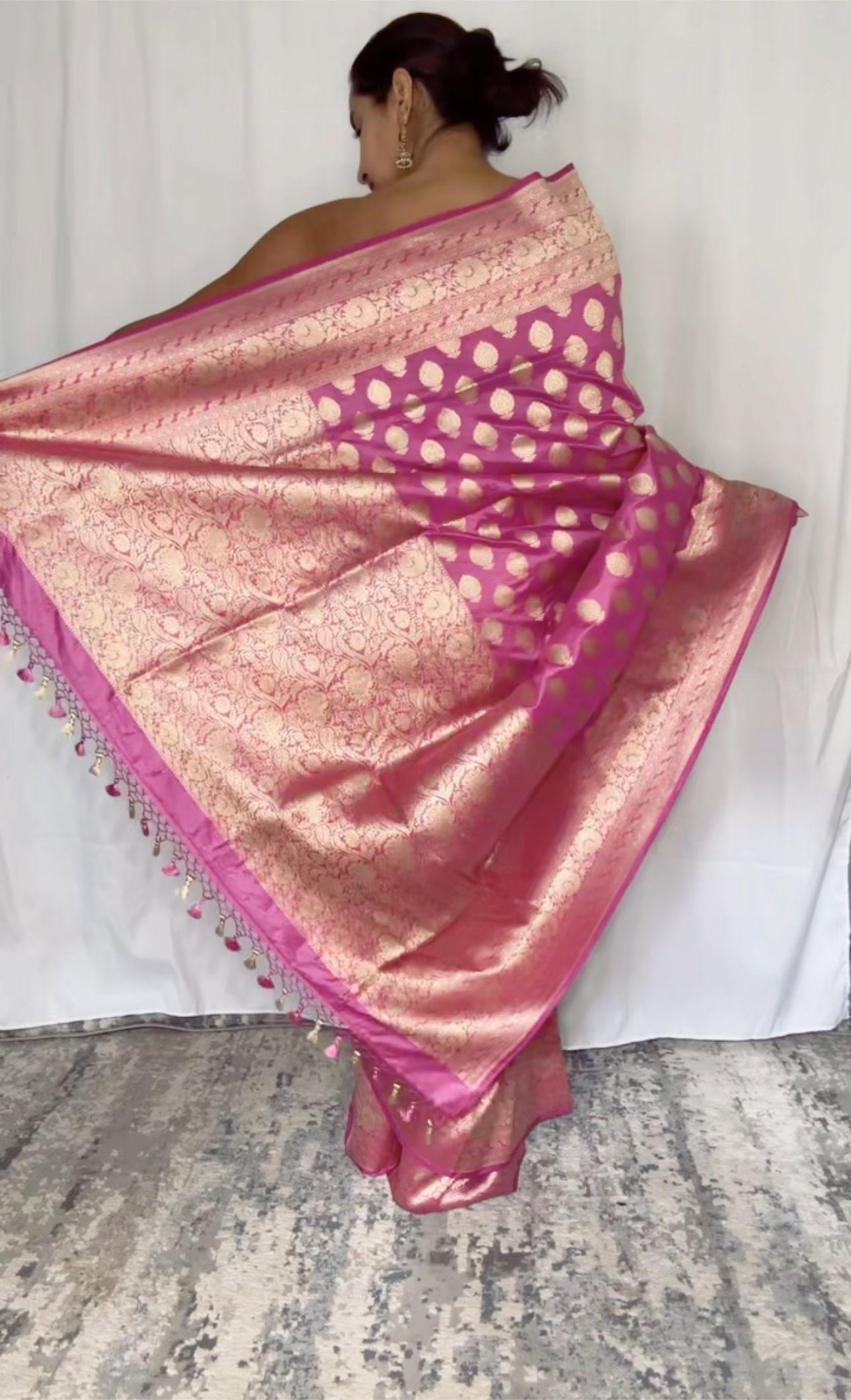Exquisite  Handwoven Katan Silk Saree with Gold Zari Silk Mark Saree with blouse fabric - Dual tone - pinkish purple