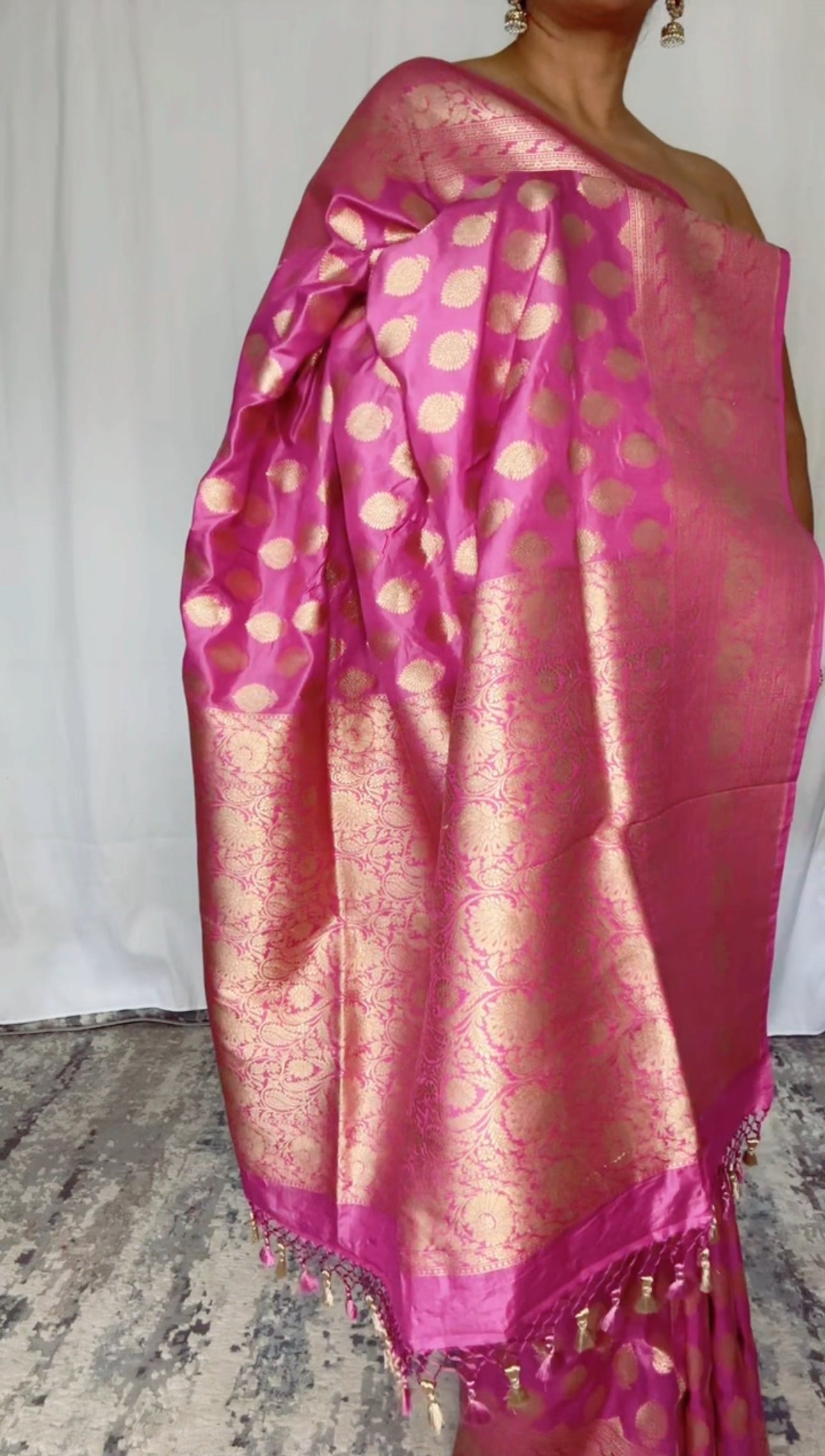 Exquisite  Handwoven Katan Silk Saree with Gold Zari Silk Mark Saree with blouse fabric - Dual tone - pinkish purple