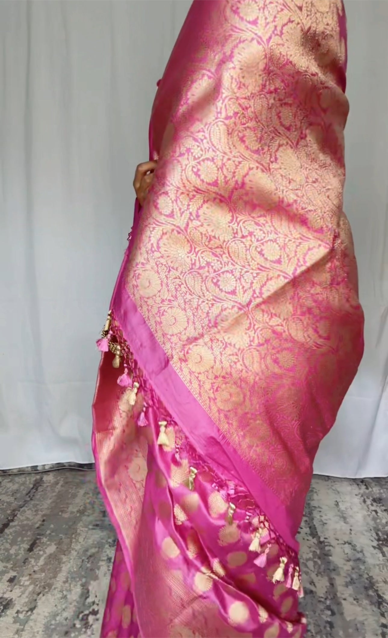 Exquisite  Handwoven Katan Silk Saree with Gold Zari Silk Mark Saree with blouse fabric - Dual tone - pinkish purple