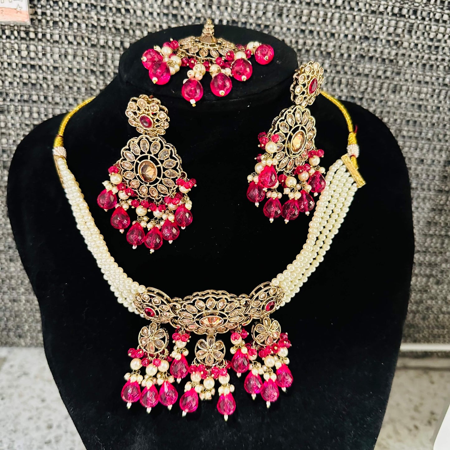 Noor - Exclusive Beautiful Jwellery Choker Set